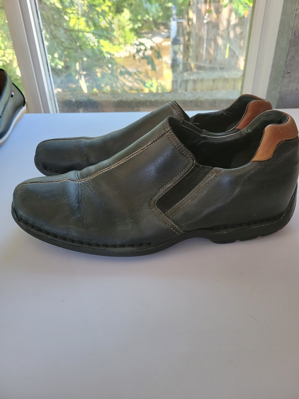Cole Haan 10.5 Zeno Black Leather Slip-On Loafers with Brown Heel Accent - Picture 4 of 9